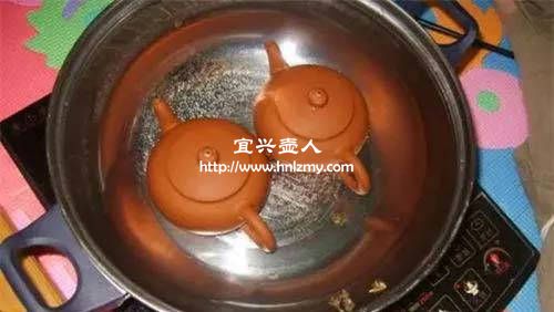 紫砂壺開壺出現(xiàn)白色粉末是什么原因