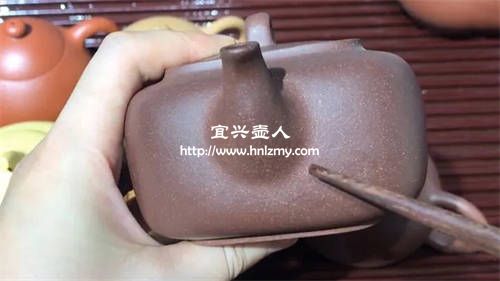 紫砂壺壺嘴一圈顏色不一樣為什么1