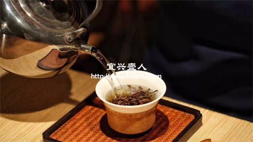 泡紅茶用紫砂壺和柴燒壺哪個(gè)好