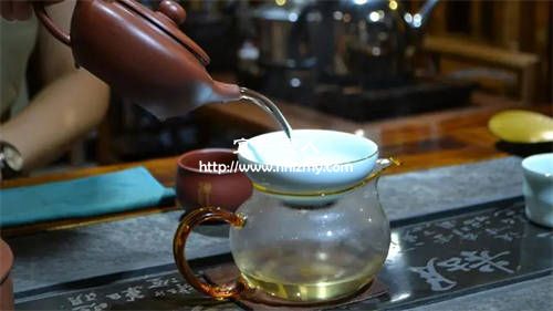 用紫砂壺泡茶好還是玻璃杯好