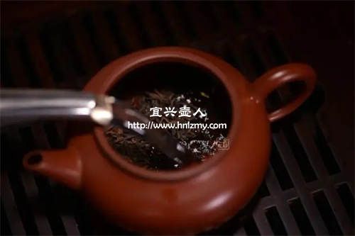 紫砂壺泡完茶葉怎么快速倒出來