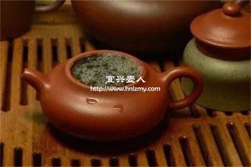 不同的沖泡方法也會讓紫砂壺泡茶出現泡沫