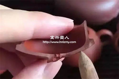紫砂壺磕破皮里面是白色對嗎