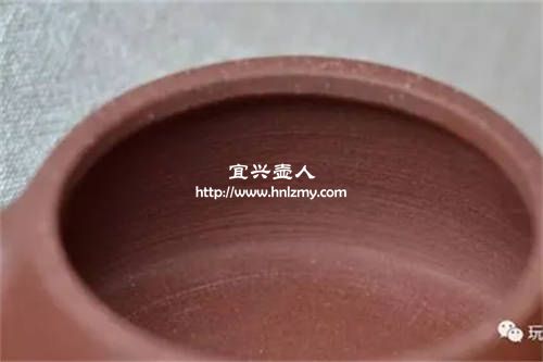 手拉胚紫砂壺內(nèi)壁的橫紋比較粗一些
