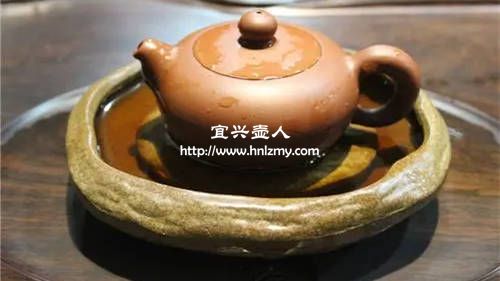 做好細節是養護紫砂壺的重點