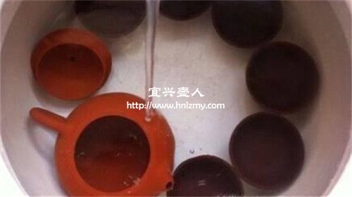 用水煮紫砂壺可能造成紫砂壺發白