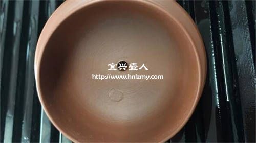 手工紫砂壺蓋內有一圈紋路