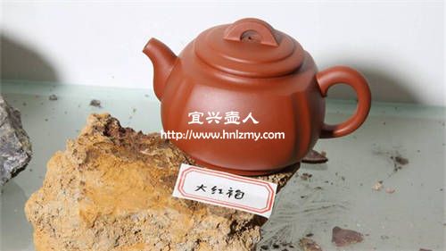 人為制作出的朱泥壺褶皺