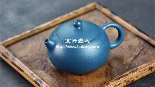 原礦泥料中沒有寶石藍(lán)的紫砂壺