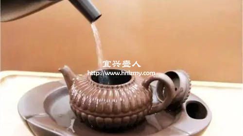 紫砂壺開壺泡茶葉靜置