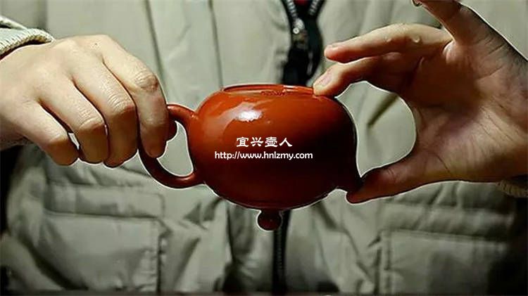 紫砂壺倒立不掉蓋主要是看內(nèi)部壓力差大小