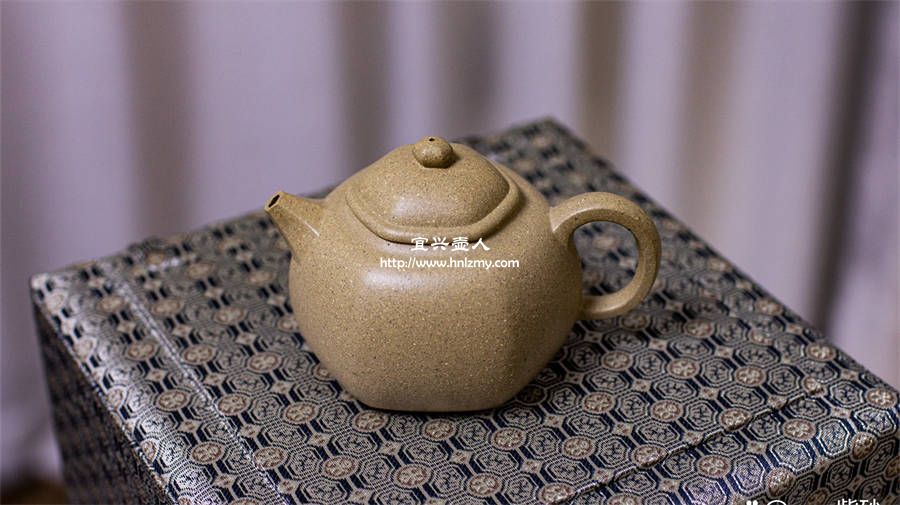一把段泥紫砂壺