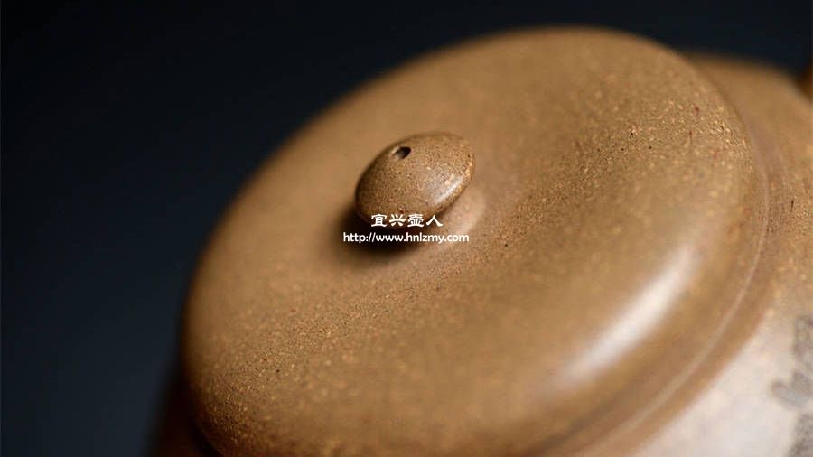 一把細砂紫砂壺