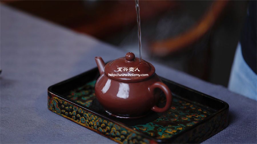 開水燙后出現香味的紫砂壺是化工壺嗎