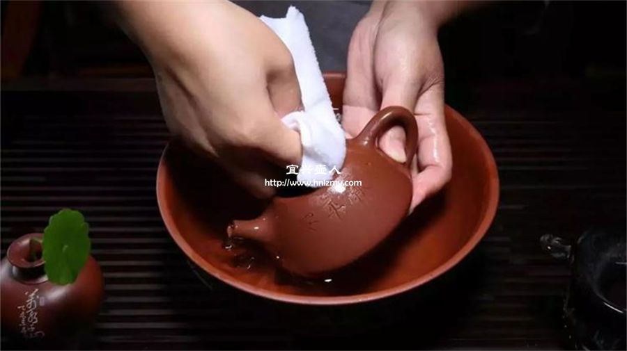 及時(shí)清洗紫砂壺