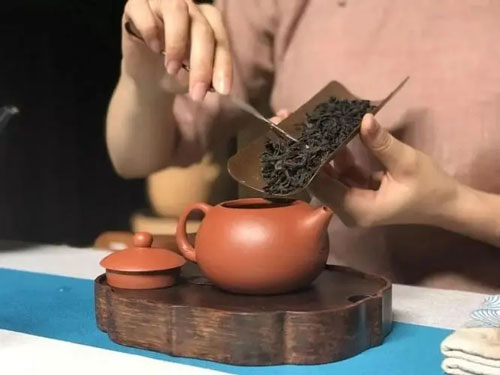  紫砂壺泡茶用什么水