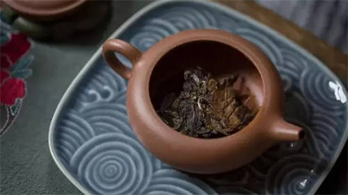 把茶葉留在壺內好嗎